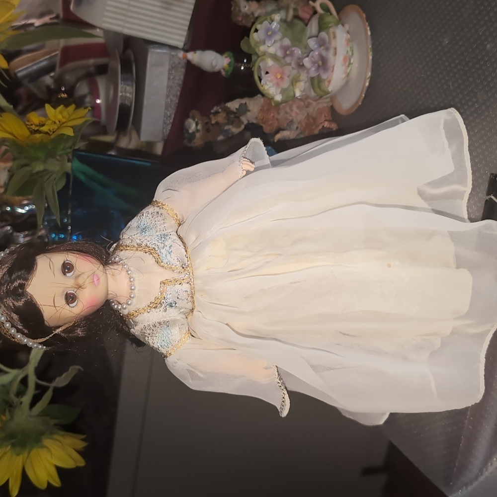 AVAILABLE - VTG This Madame Alexander doll is Juliette of the Romeo. 12" Tall